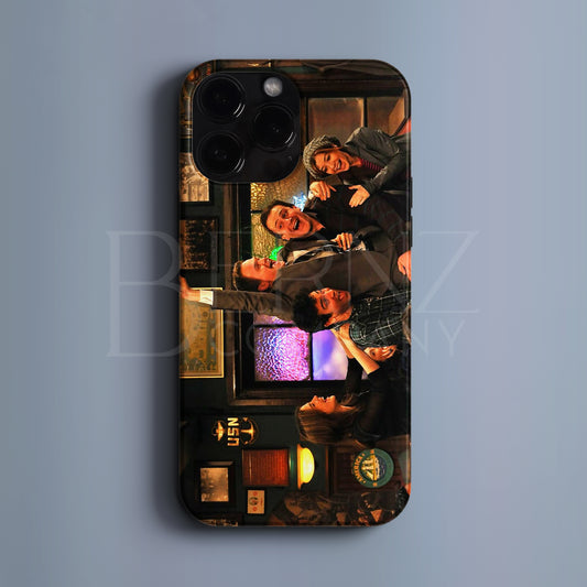 BERNZ "Friends Night Out" Tasarım Telefon Kılıfı – FİLM / DİZİ SERİSİ